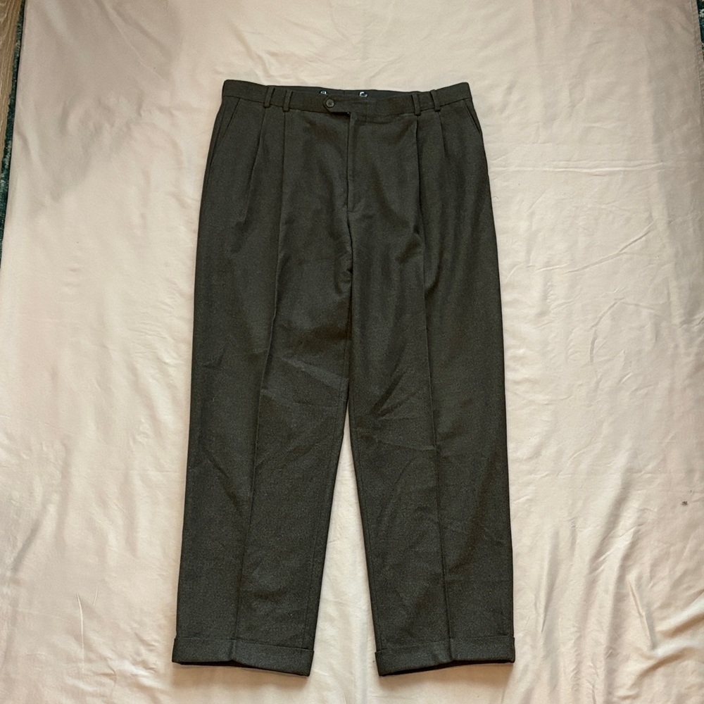 Jos. A. Bank 100% Wool Pleated Dress Pants – Dark‎ Brown Made in Canada